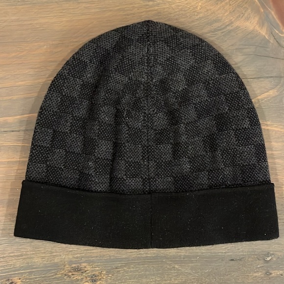 Louis Vuitton hat - Picture 2 of 3